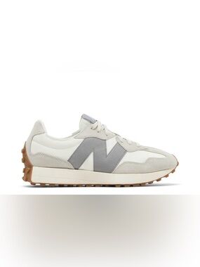 New Balance Sneaker in White, Light Gray & Gum men’s size 6 woman’s size 7.5